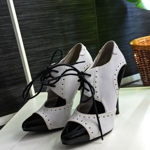 Black/White Oxford High Heel Pumps